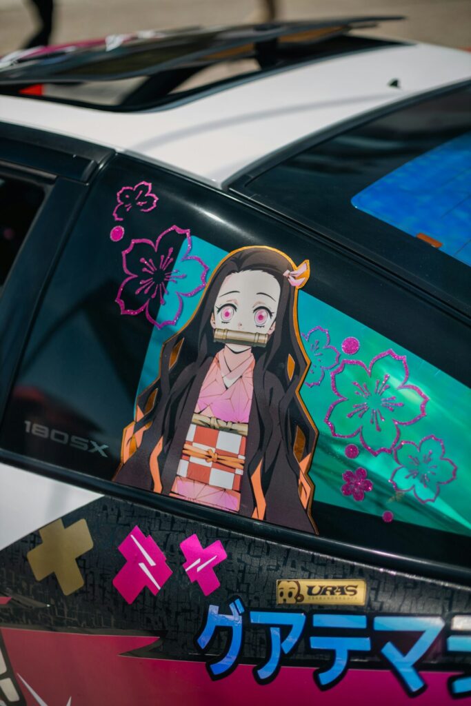 Auto con imagenes de anime kawaii